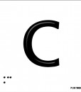 Letra C mayscula en negro sobre fondo aluminio blanco  y en braille