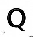 Letra Q mayscula en negro sobre fondo aluminio blanco y en braille
