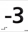 Número -3 en negro sobre fondo blanco y braille en aluminio
