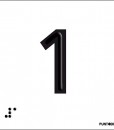 Número 1 en negro sobre fondo blanco y braille en aluminio