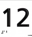 Número 11 en negro sobre fondo gris y braille en aluminio
