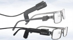 Dos gafas una con el soporte en la patilla de la gafa para sujetar el dispositivo y la otra con el puesto