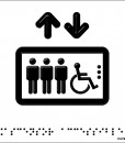 Tres personas de pie y una silla de ruedas metidas en una caja con dos flechas una hacia arriba y otra hacia abajo en color negro con fondo aluminio blano y braille