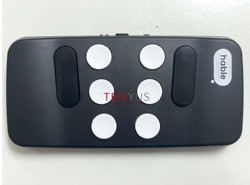 Dispositivo rectangular en color negro, con 6 teclas de color blanco distribuidas en dos filas 3 y 3 (teclado Braille)
