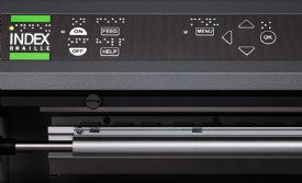 Panel de control de la impresora con botones en vista y braille