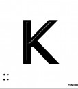 Letra K mayúscula en negro sobre fondo aluminio blanco y en braille