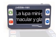 Lupa Pebble-Mini con contraste de color, fondo negro y letras blancas en la pantalla
